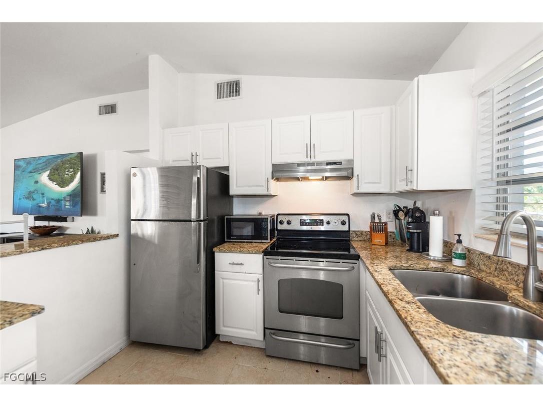 243 Lakeview Drive North Fort Myers FL 33917 2026009353 image3