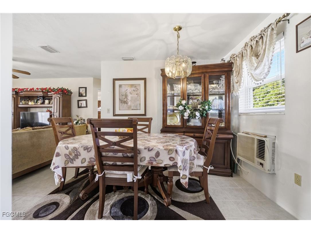 2431 Hunter Terrace Fort Myers FL 33901 2026002106 image13