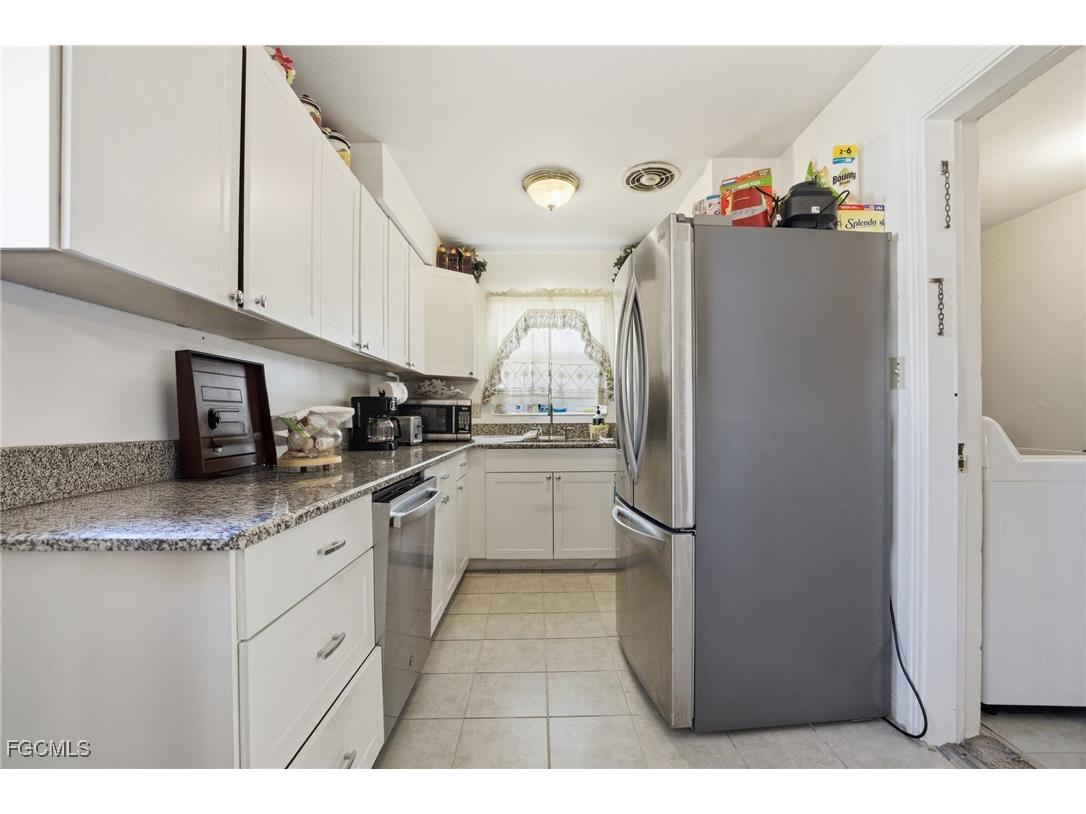 2431 Hunter Terrace Fort Myers FL 33901 2026002106 image2