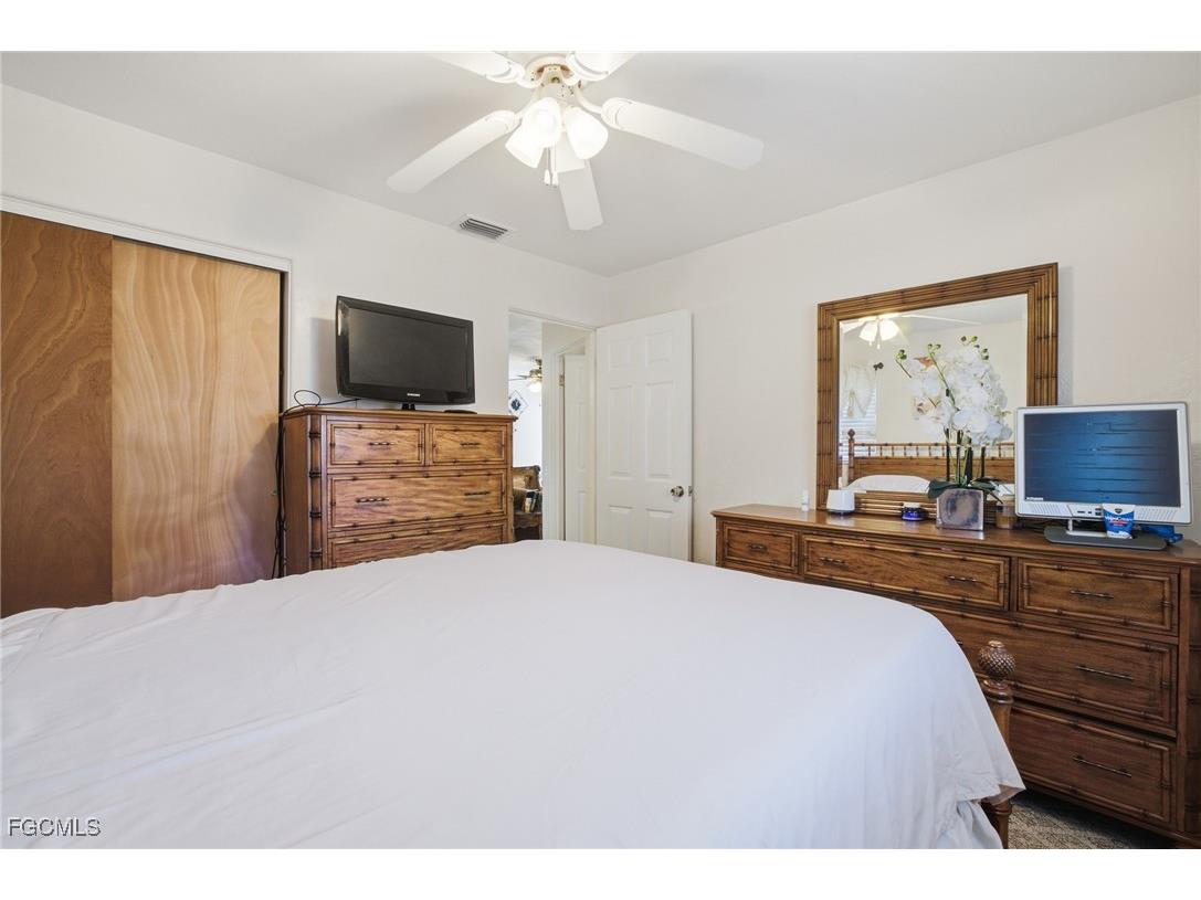 2431 Hunter Terrace Fort Myers FL 33901 2026002106 image21