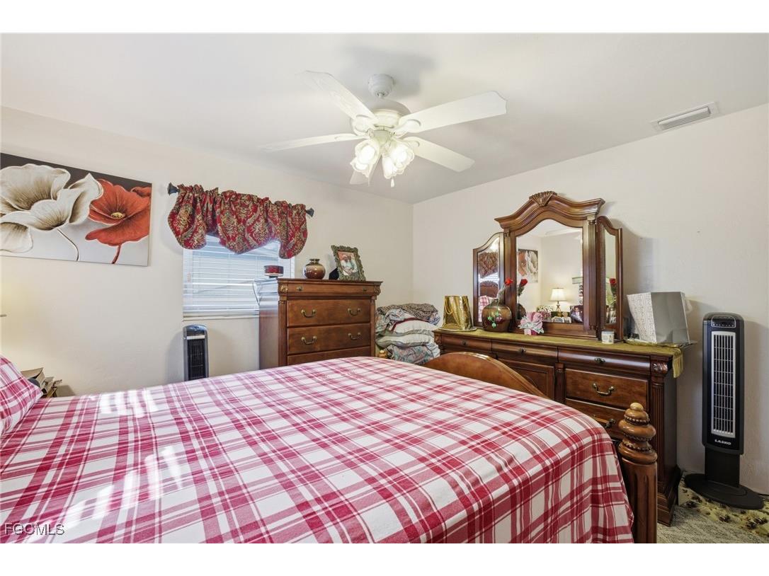 2431 Hunter Terrace Fort Myers FL 33901 2026002106 image23