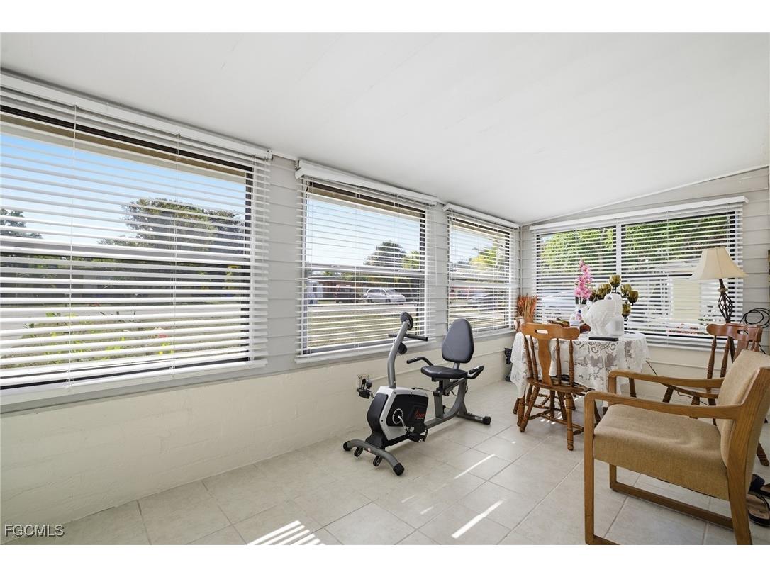 2431 Hunter Terrace Fort Myers FL 33901 2026002106 image24