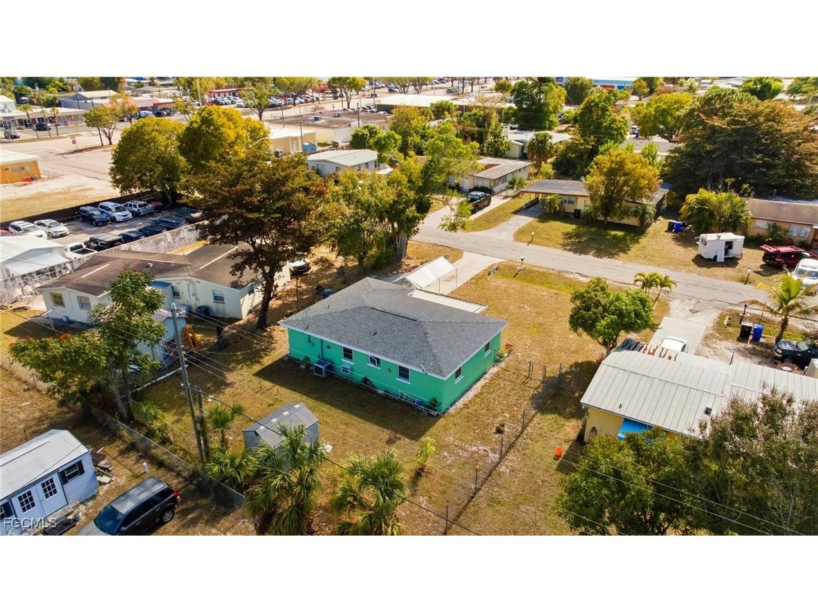 2431 Hunter Terrace Fort Myers FL 33901 2026002106 image28