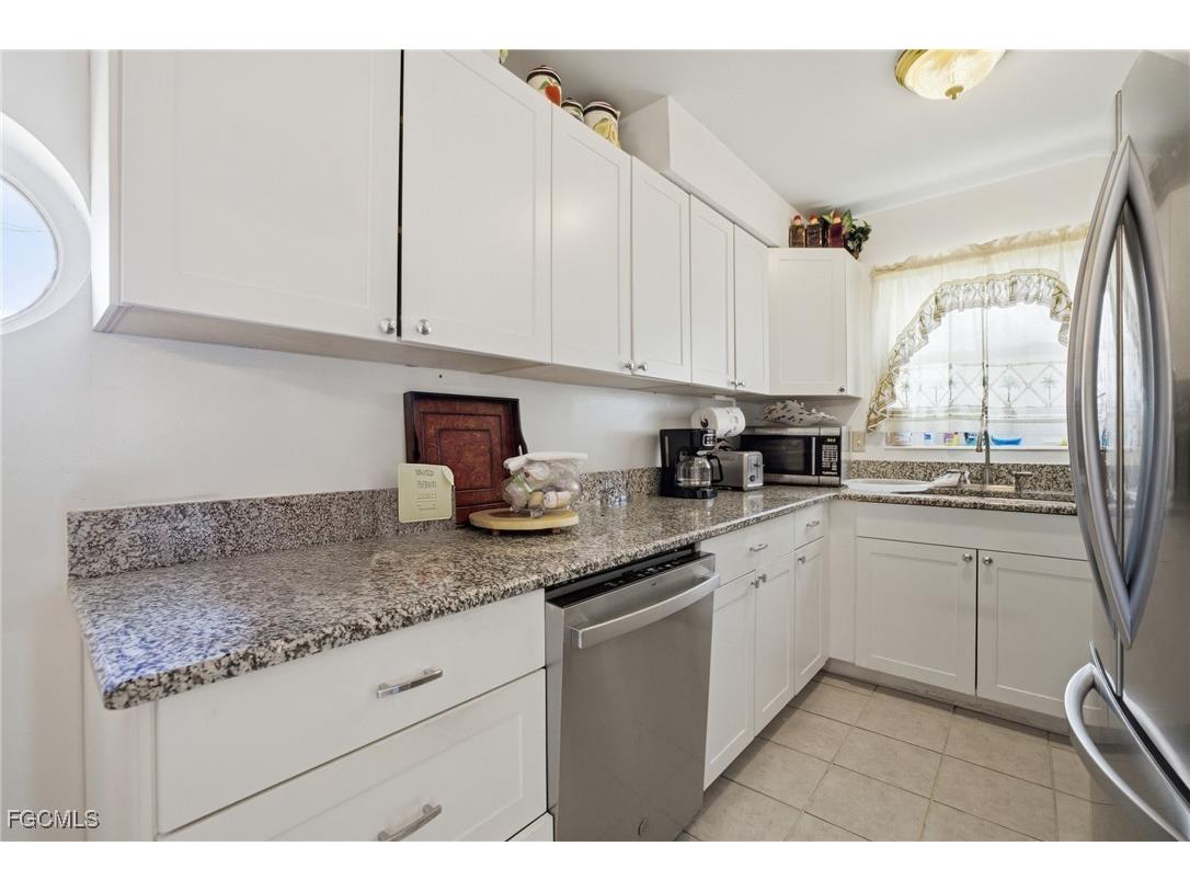 2431 Hunter Terrace Fort Myers FL 33901 2026002106 image3