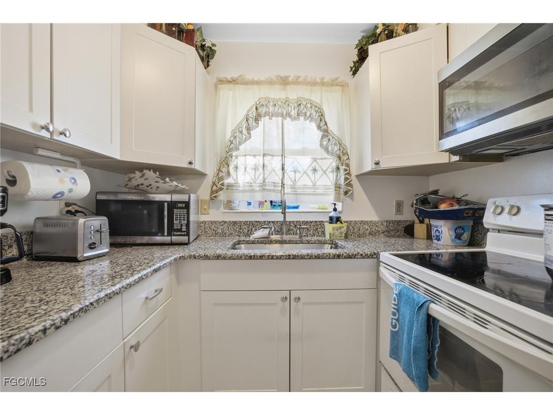2431 Hunter Terrace Fort Myers FL 33901 2026002106 image4