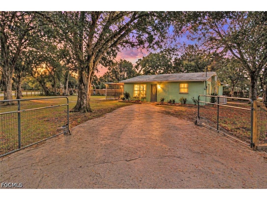 2431 Lippincott Road Alva FL 33920 2026018464 image1