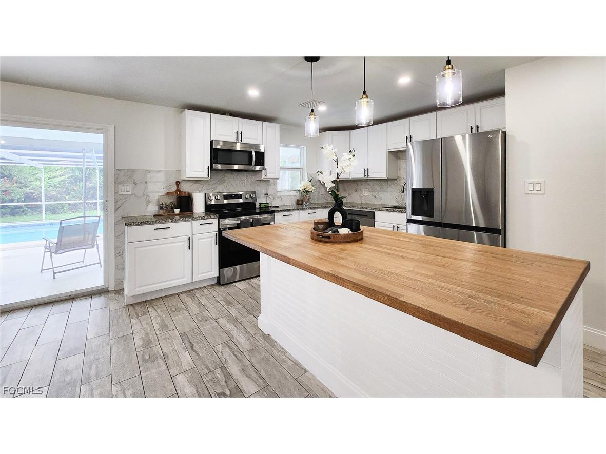 2431 Welch Street Fort Myers FL 33901 2026005830 image10