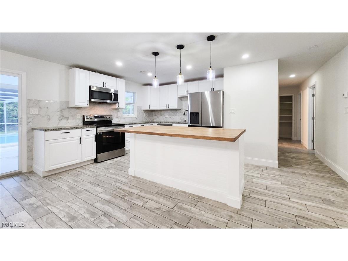 2431 Welch Street Fort Myers FL 33901 2026005830 image11