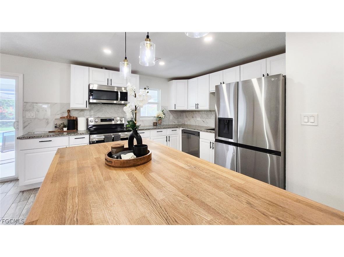 2431 Welch Street Fort Myers FL 33901 2026005830 image13