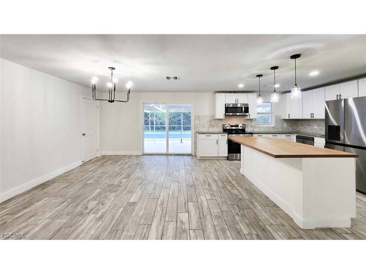 2431 Welch Street Fort Myers FL 33901 2026005830 image8