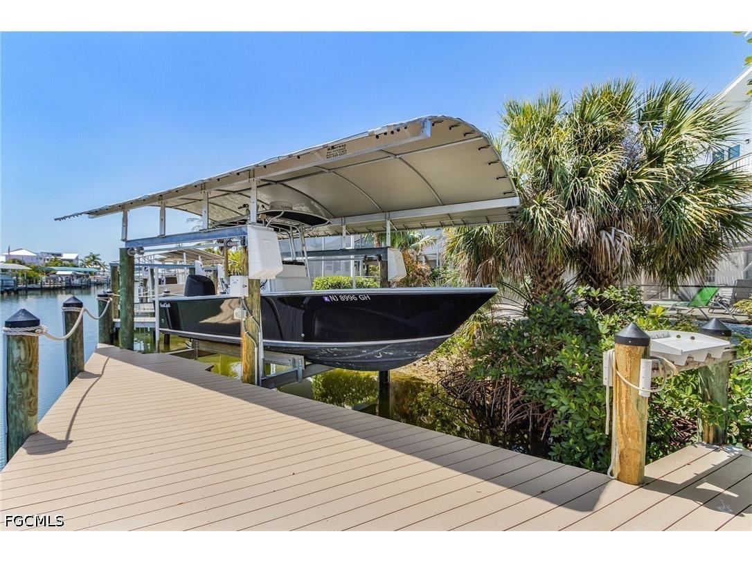 2432 Sycamore Street Saint James City FL 33956 2026014560 image3