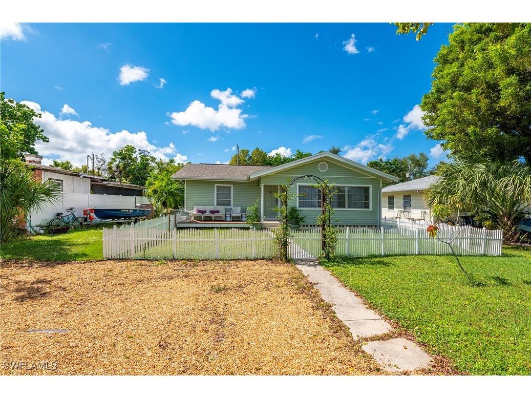 2432 Washington Avenue Naples FL 34112 225075069 image1