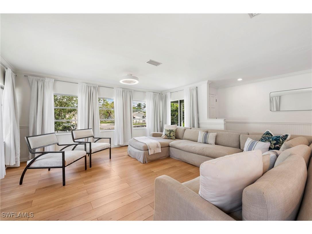 2432 Washington Avenue Naples FL 34112 225075069 image4