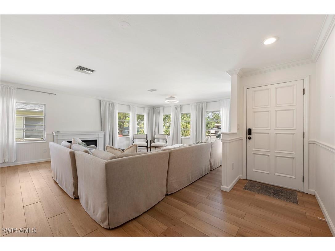 2432 Washington Avenue Naples FL 34112 225075069 image6