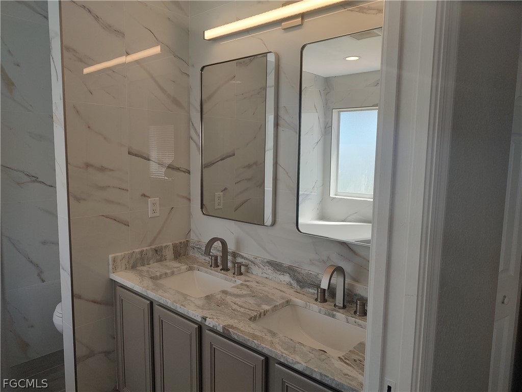 2434 Laurentina Lane Cape Coral FL 33909 2026013163 image10