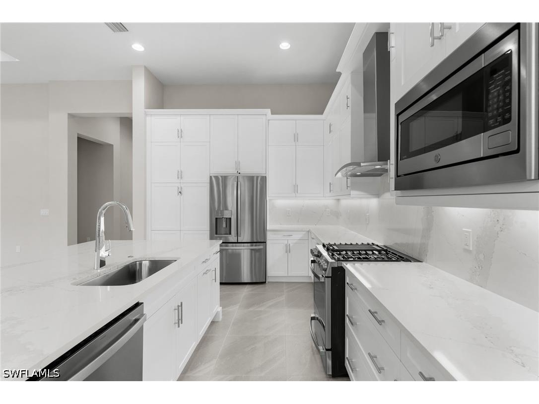2436 Cambridge Way Naples FL 34112 226025444 image4