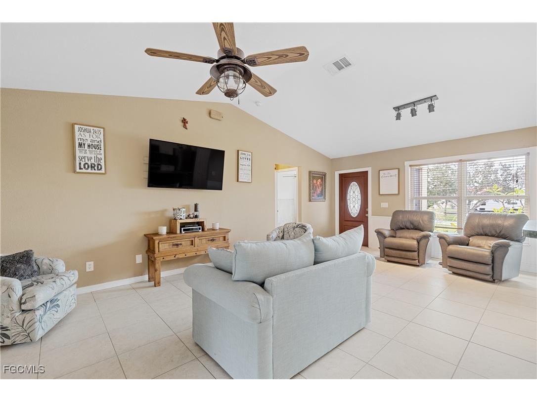 24362 Yacht Club Boulevard Punta Gorda FL 33955 2025016367 image8