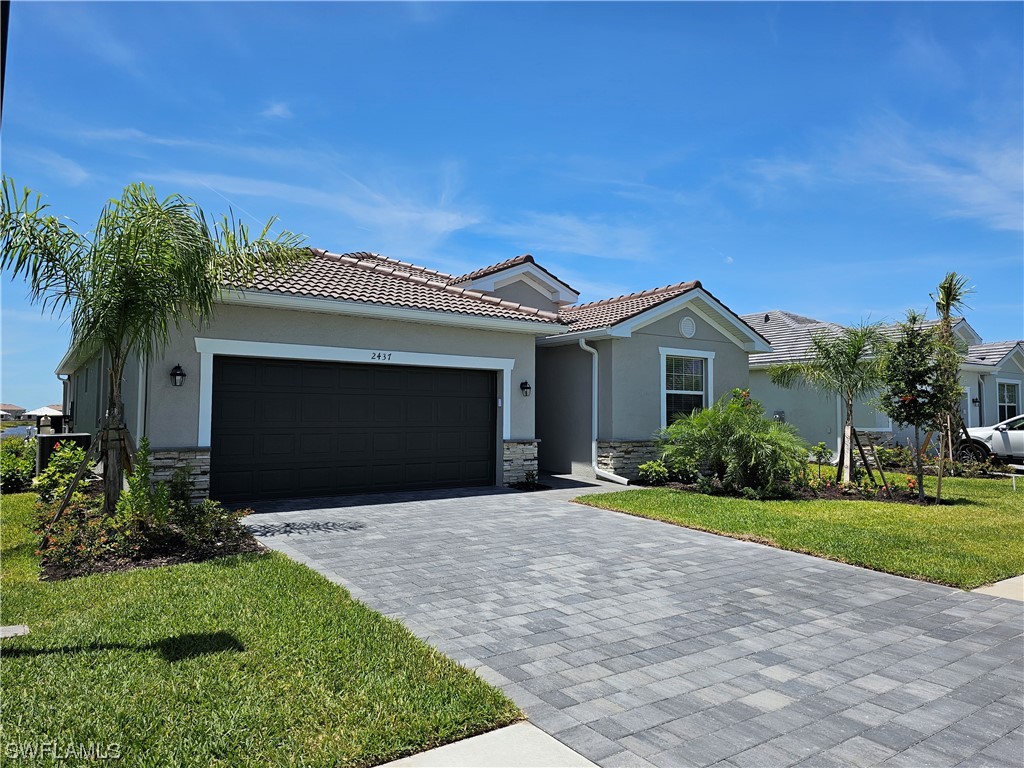2437 Orchard Street Naples FL 34120 223031818 image1