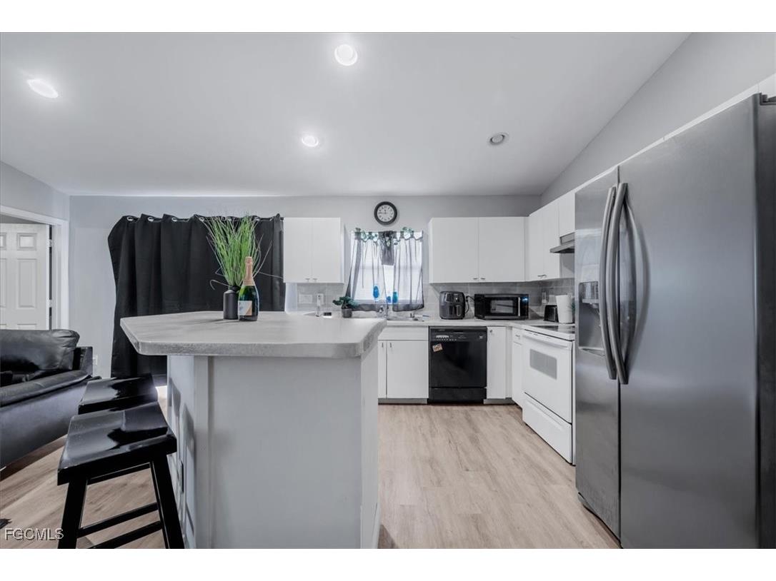 2436-2438 Joe Avenue S Lehigh Acres FL 33973 2025005300 image17