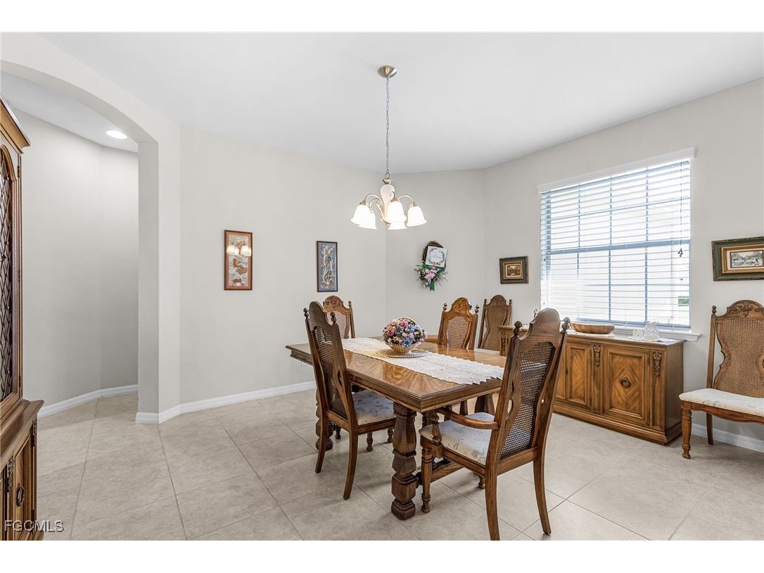 2439 Ashbury Circle Cape Coral FL 33991 2025011071 image15