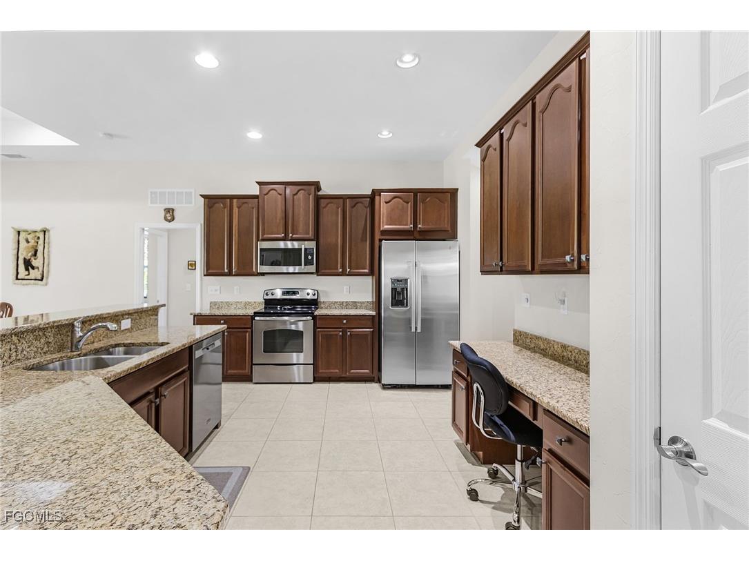 2439 Ashbury Circle Cape Coral FL 33991 2025011071 image20