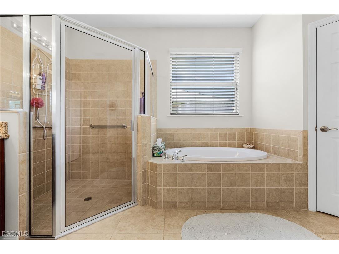 2439 Ashbury Circle Cape Coral FL 33991 2025011071 image28