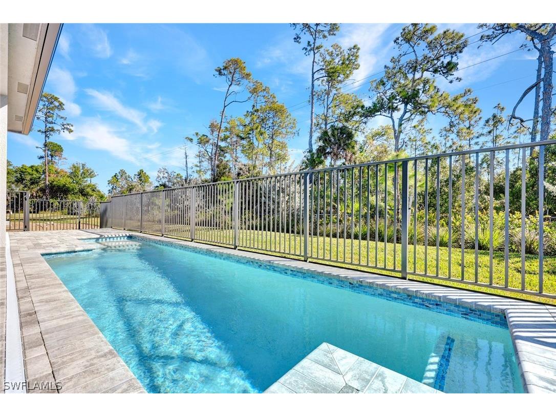 2440 Cambridge Way Naples FL 34112 225068523 image1