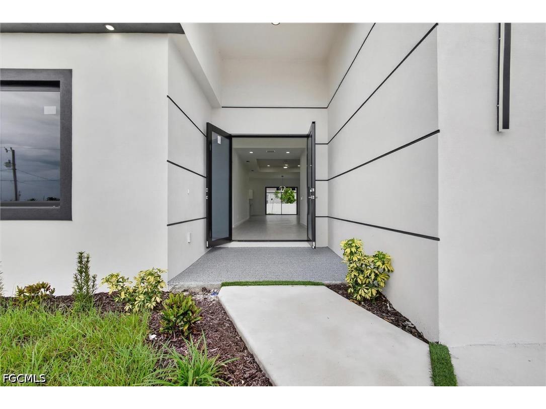 2441 NW 8th Terrace Cape Coral FL 33993 2026024098 image5