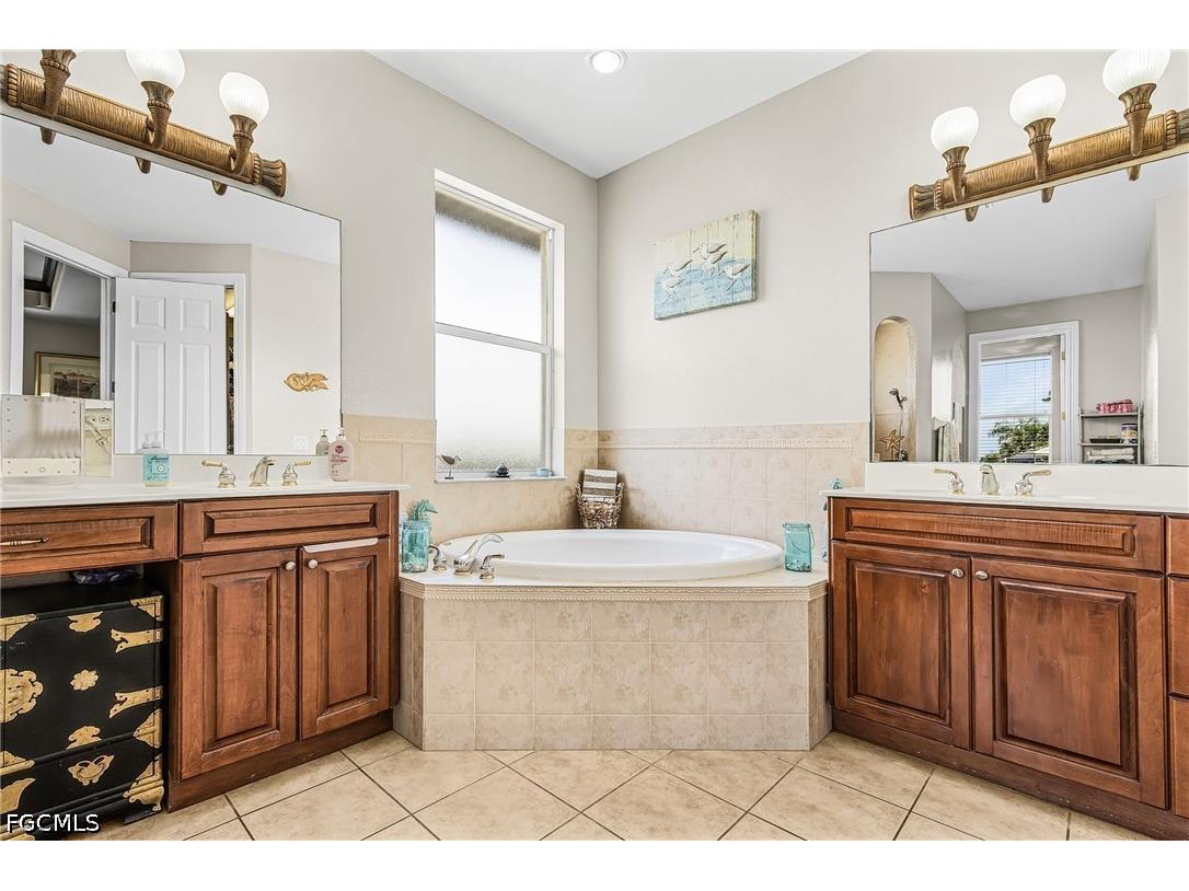 2441 NW 9th Terrace Cape Coral FL 33993 2026028971 image12