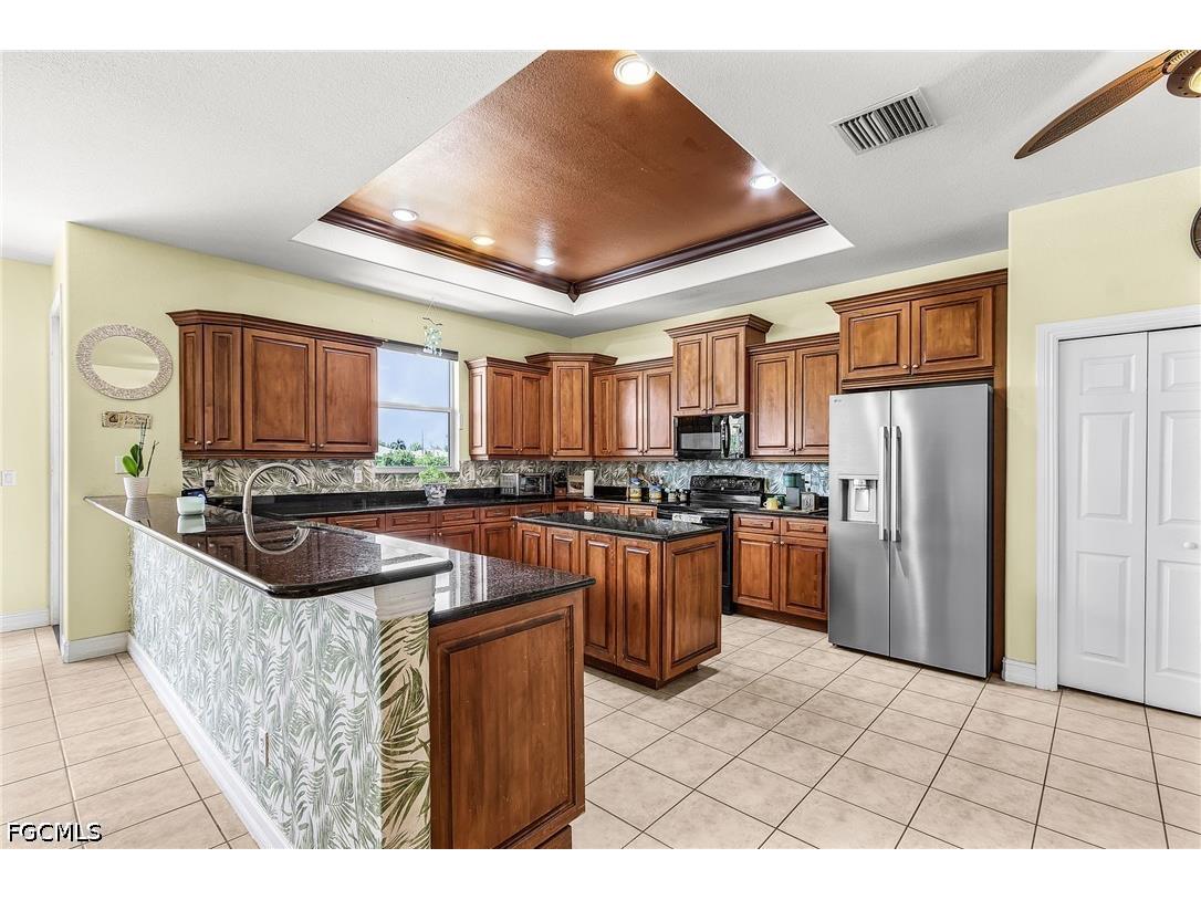 2441 NW 9th Terrace Cape Coral FL 33993 2026028971 image6