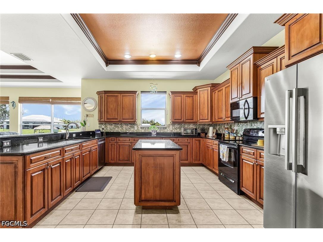 2441 NW 9th Terrace Cape Coral FL 33993 2026028971 image8