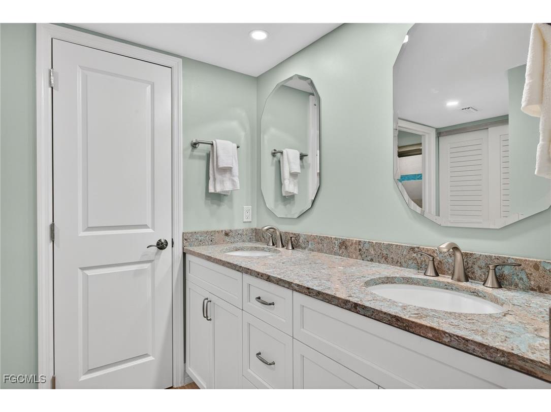 2445 W Gulf Drive #6B Sanibel FL 33957 2025025480 image24