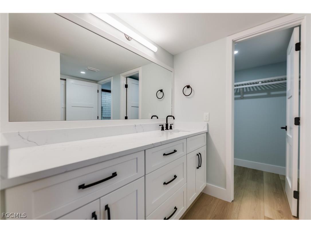 2445 W Gulf Drive #6D Sanibel FL 33957 2026009141 image32