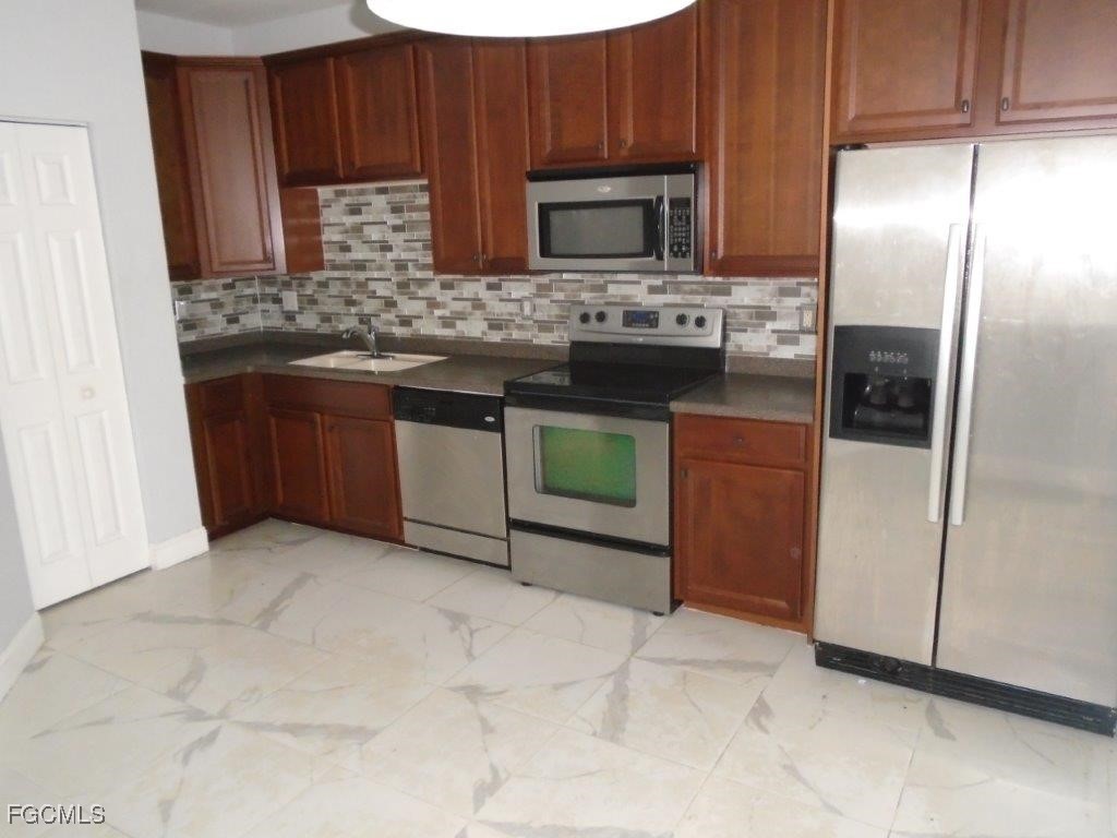 2447 Laurentina Lane Cape Coral FL 33909 2025003514 image6