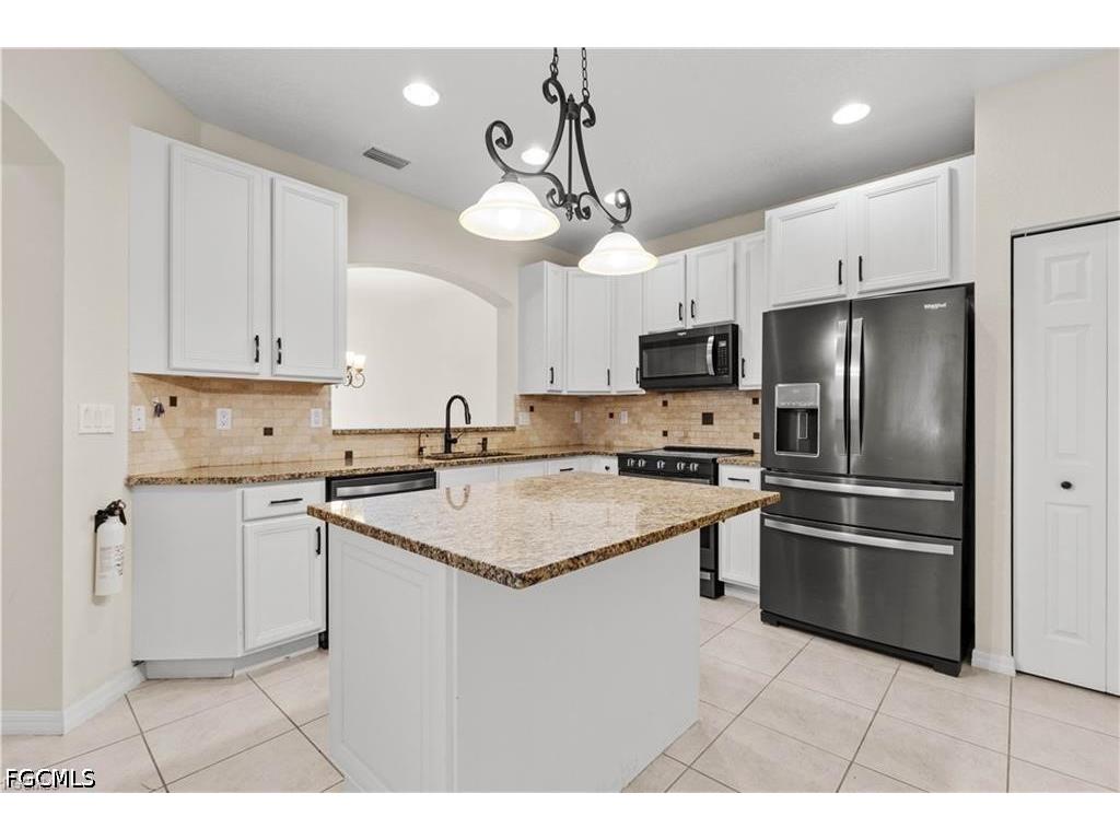 2448 Laurentina Lane Cape Coral FL 33909 2026021412 image8