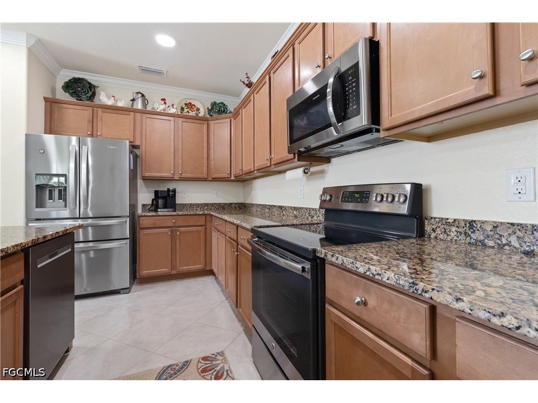 2449 Caslotti Way Cape Coral FL 33909 2026015397 image10