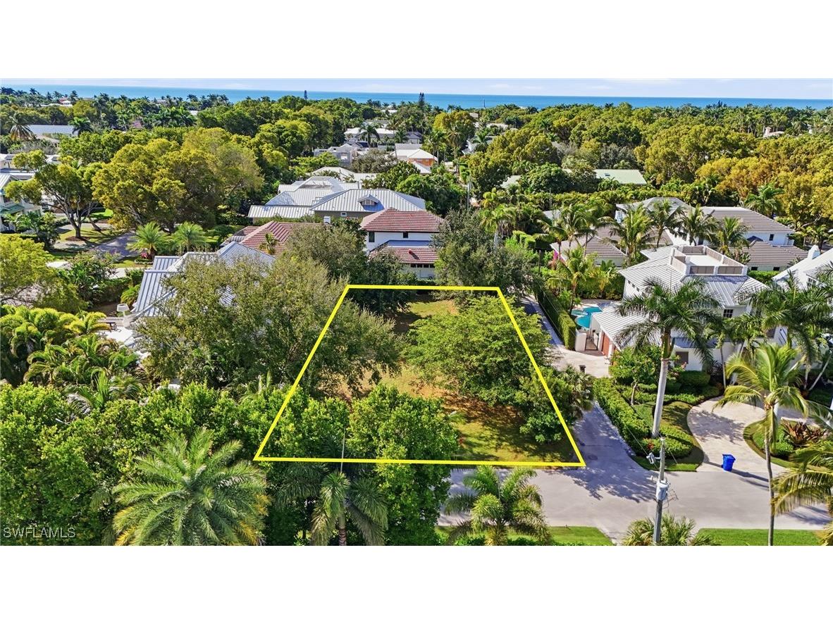 245 5th Street N Naples FL 34102 225081363 image1