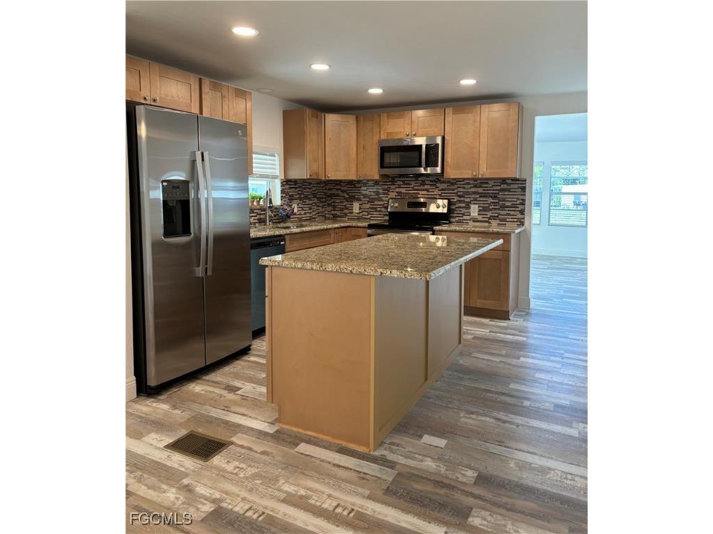 245 Shrub Lane N North Fort Myers FL 33917 2025012419 image8