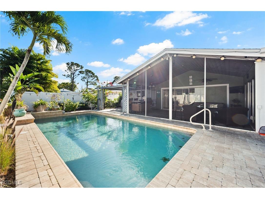 2451 Jasper Avenue Fort Myers FL 33907 2025024218 image1