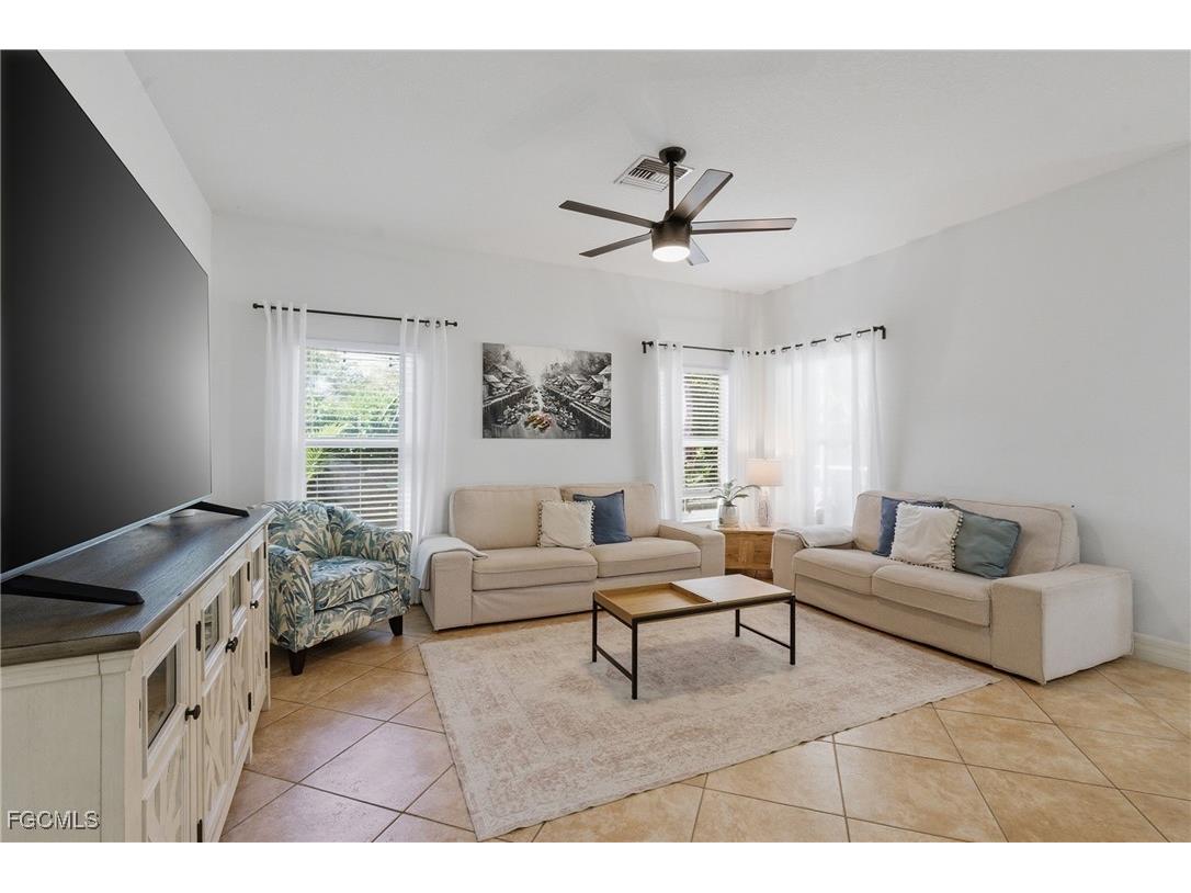 2452 Blackburn Circle Cape Coral FL 33991 2026006300 image14