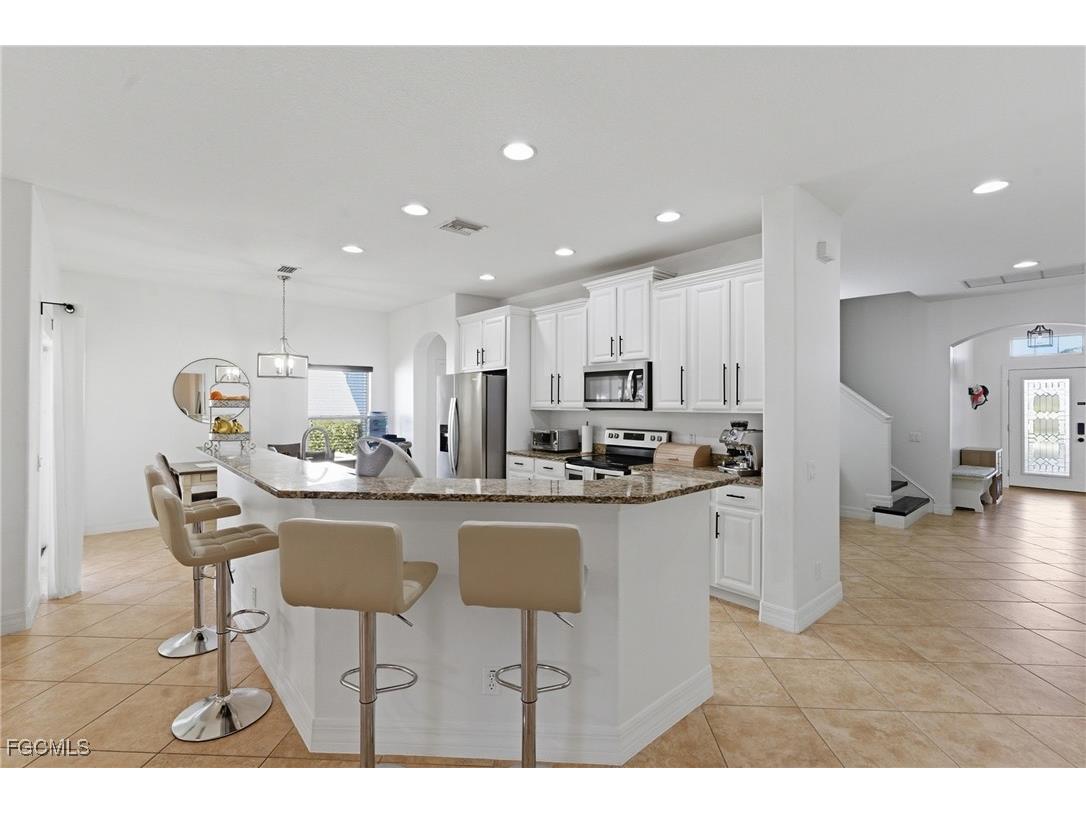 2452 Blackburn Circle Cape Coral FL 33991 2026006300 image17