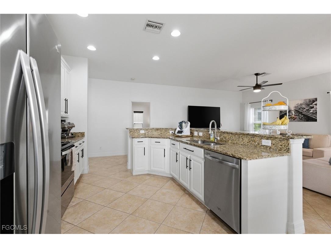 2452 Blackburn Circle Cape Coral FL 33991 2026006300 image20