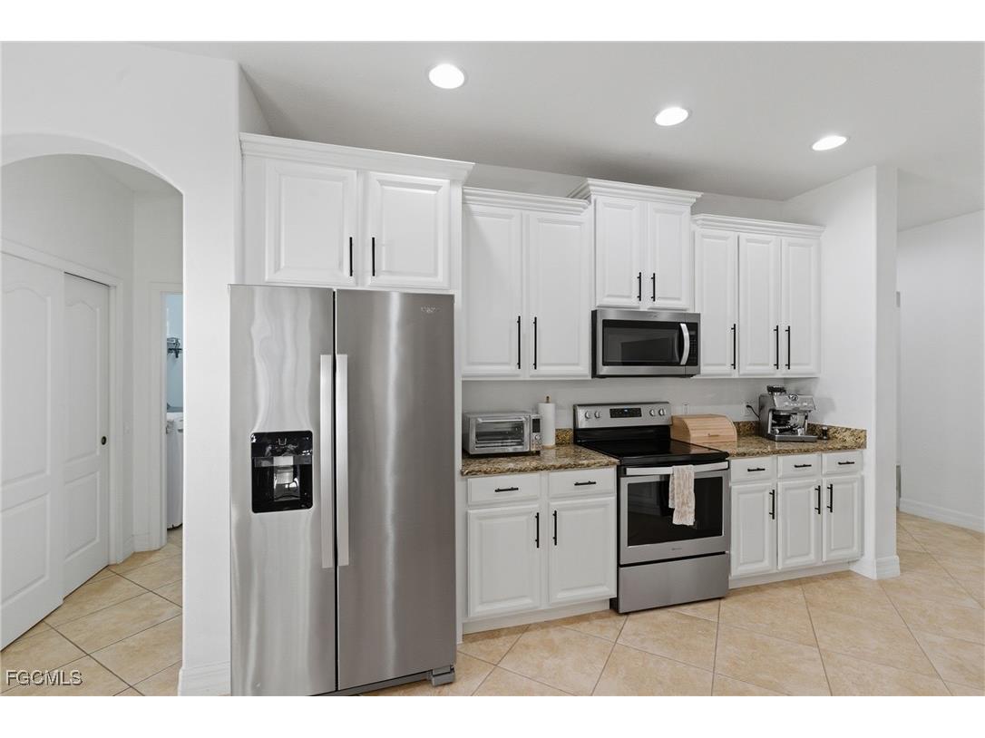 2452 Blackburn Circle Cape Coral FL 33991 2026006300 image21