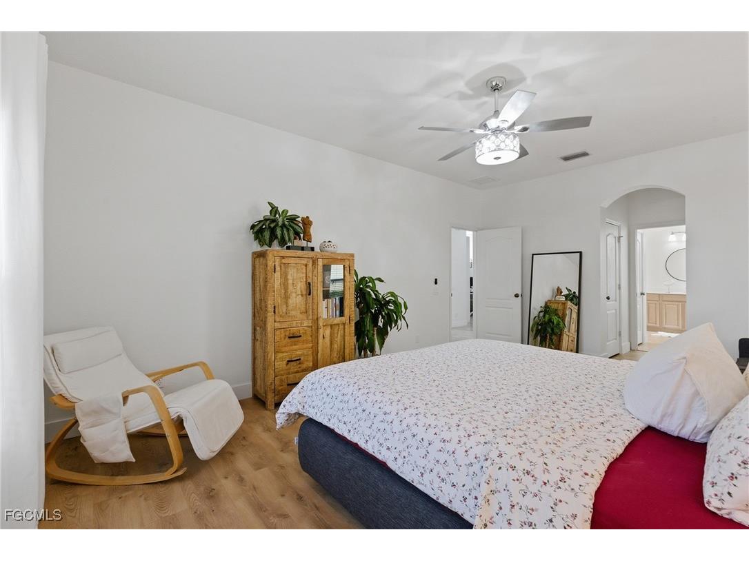 2452 Blackburn Circle Cape Coral FL 33991 2026006300 image32