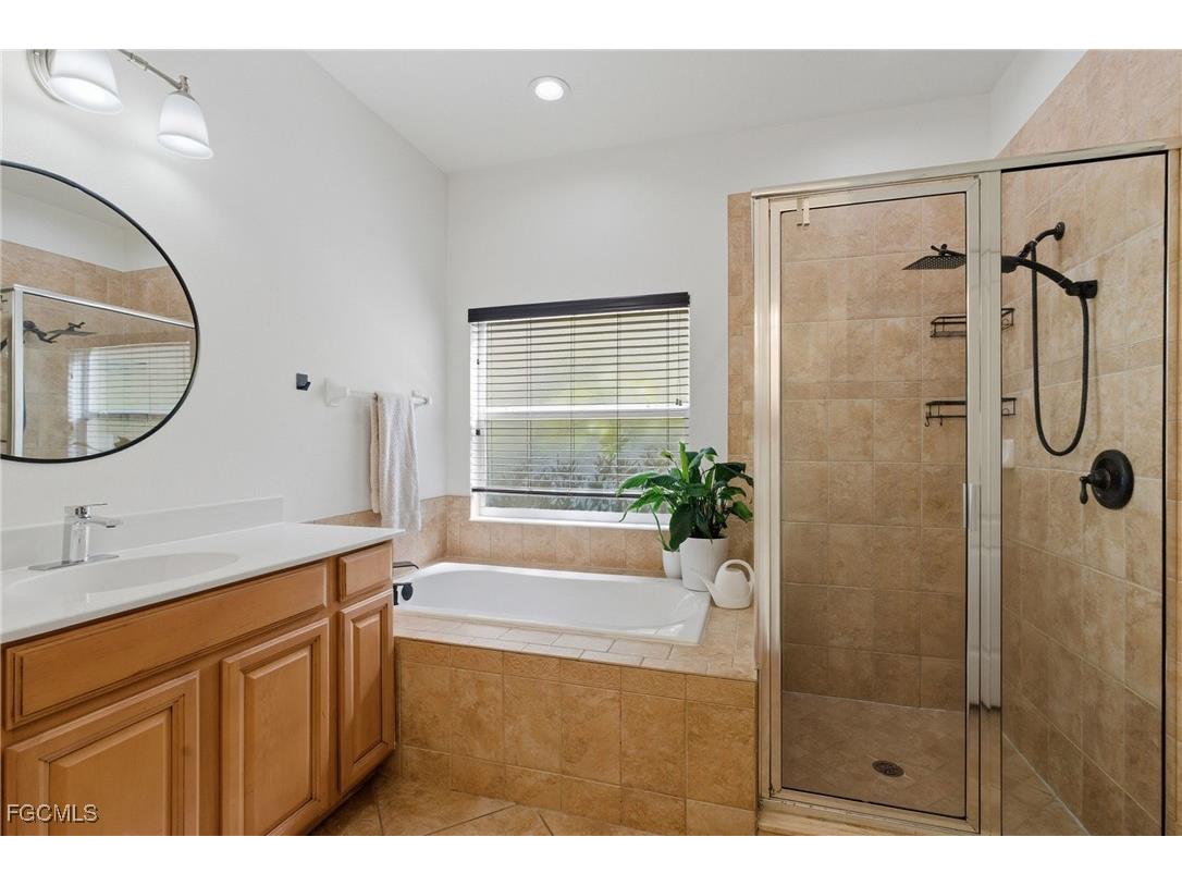 2452 Blackburn Circle Cape Coral FL 33991 2026006300 image34