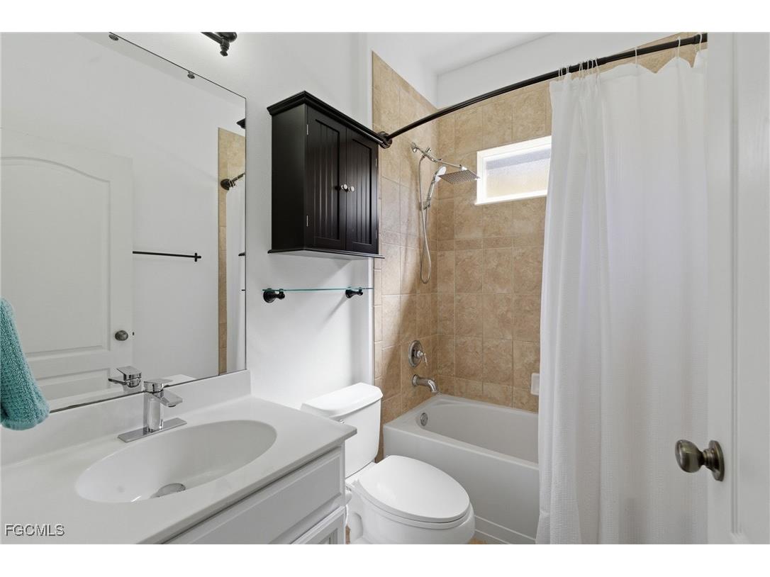 2452 Blackburn Circle Cape Coral FL 33991 2026006300 image37