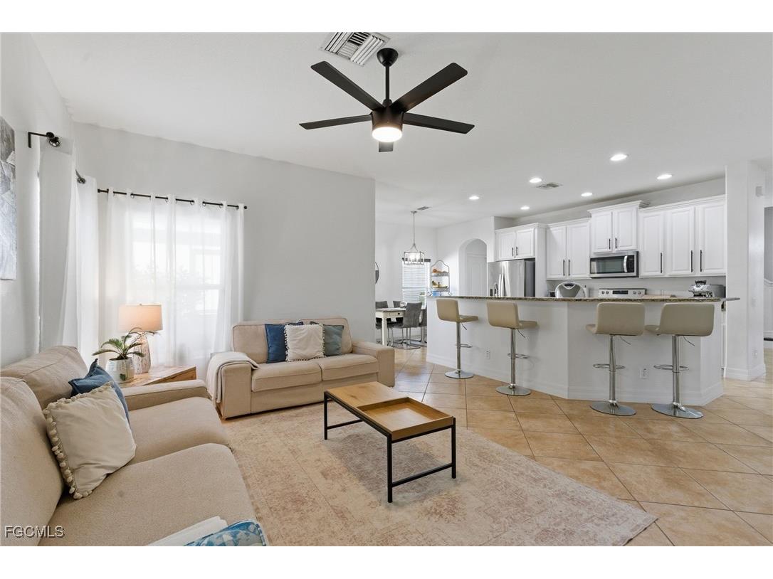 2452 Blackburn Circle Cape Coral FL 33991 2026006300 image5