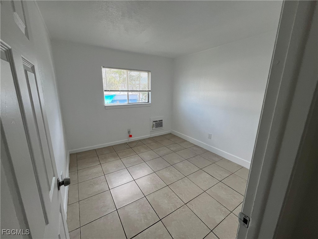 2452 Stella Street #201 Fort Myers FL 33901 2025006013 image1