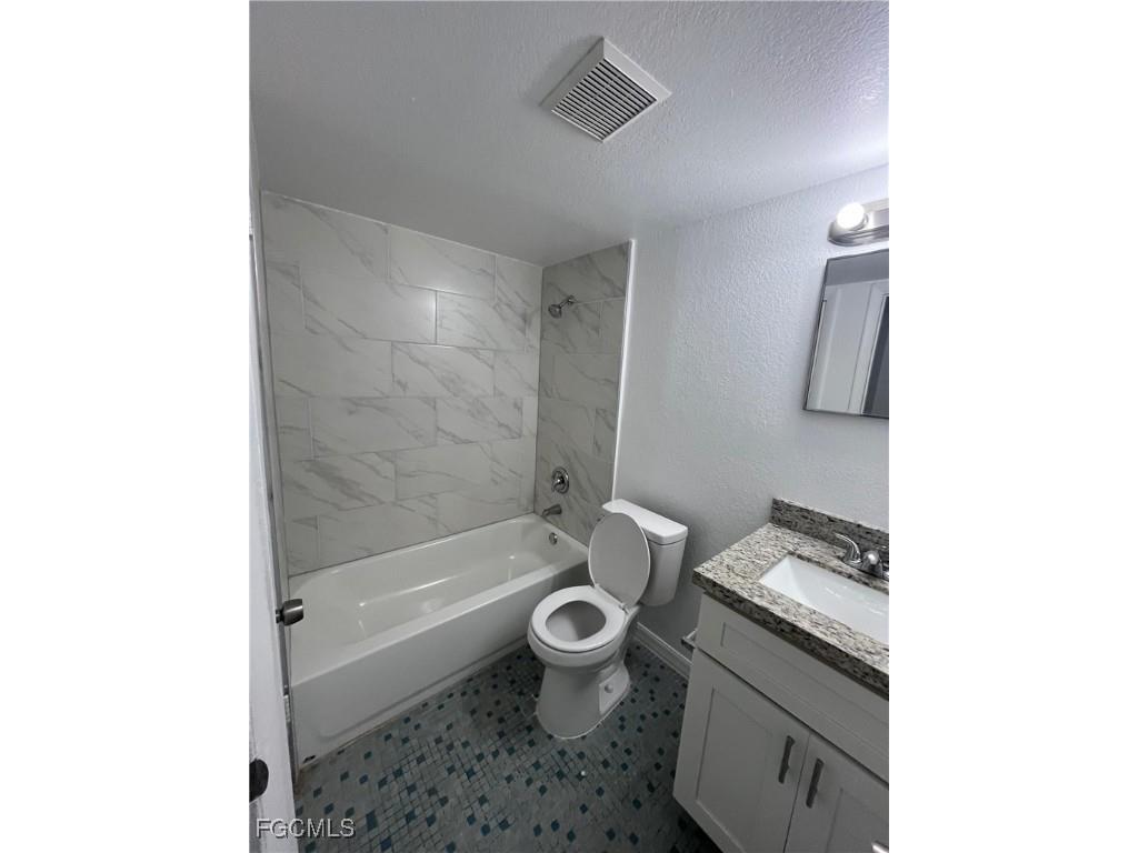 2452 Stella Street #203 Fort Myers FL 33901 2025006014 image1