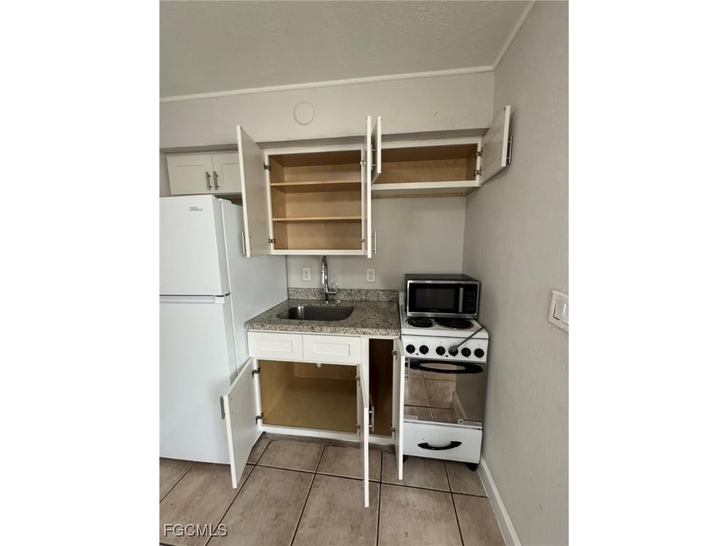 2452 Stella Street #204 Fort Myers FL 33901 2026004526 image3